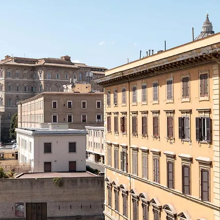 Domus Vaticana St Peter's View * Rom